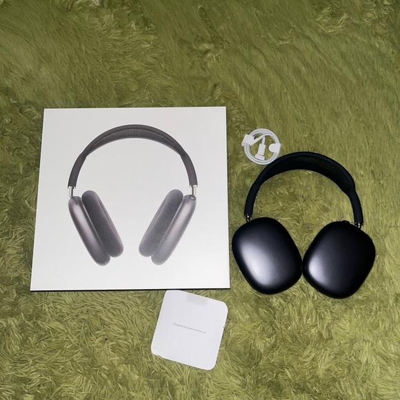 - Apple airpods max - Picture 1 of 7